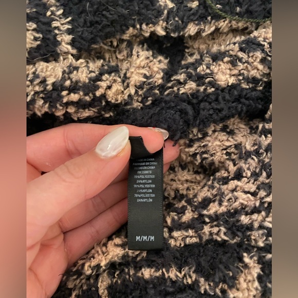 Skims fuzzy hoodie - Picture 3 of 3